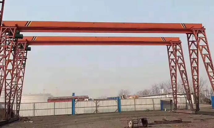 龍門吊設(shè)備電動(dòng)機(jī)的絕緣層構(gòu)造，是根據(jù)電流量尺寸或是工作電壓多少明確?
