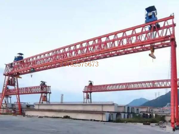 龍門(mén)吊門(mén)式起重機(jī)如何進(jìn)行定期**檢查？